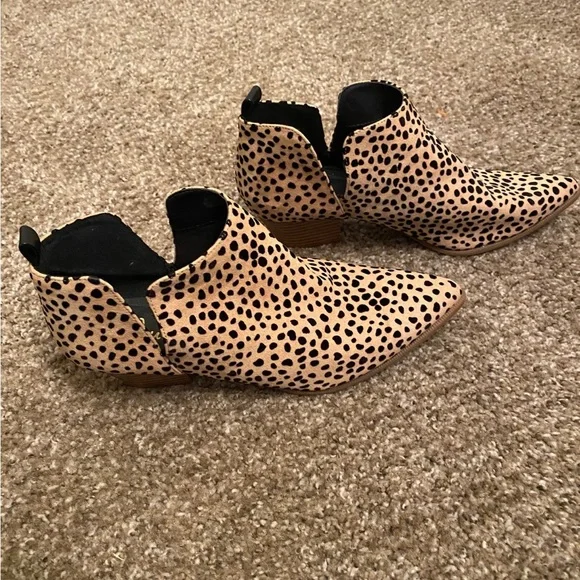 Lulus Leopard Booties- 8.5 - Picture 2 of 4